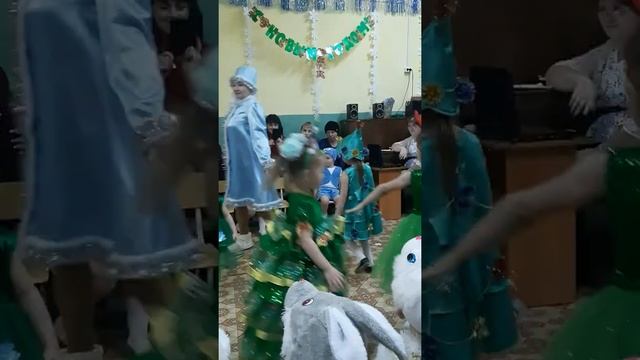 Танец нашей елочки смотреть онлайн