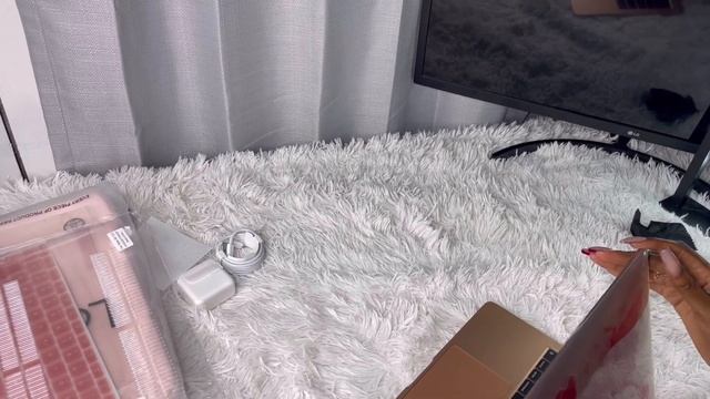  M1 Macbook Air (Gold) Unboxing + Accessories | 2022