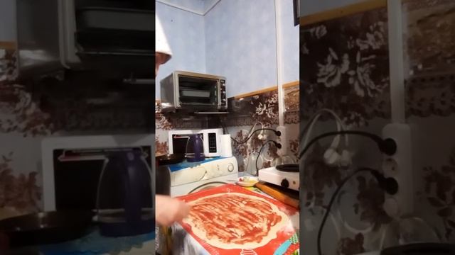 печём колбаски в тесте и рулет с земляникой смотреть онлайн