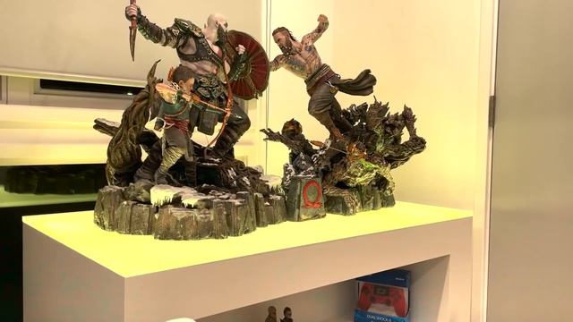 my light-up gaming collectible setup/display! смотреть онлайн
