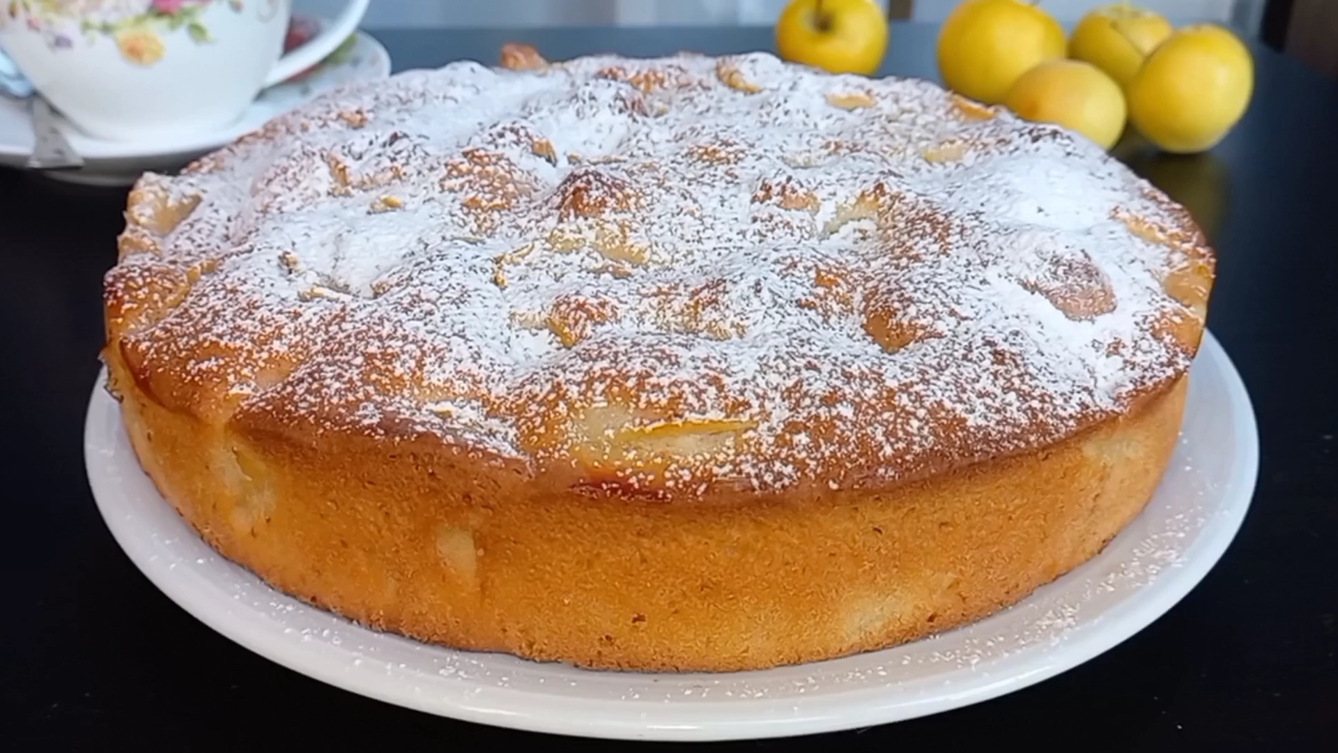 ЯБЛОЧНЫЙ ПИРОГ или Шарлотка по новому! Очень нежный и легкий пирог с Яблоками смотреть онлайн