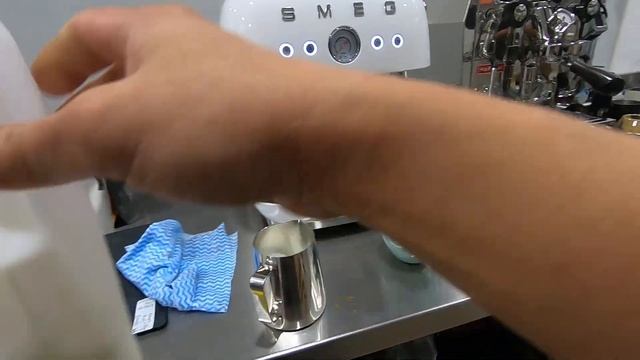SMEG EGF03 Review Part 5 | Semiautomatic Espresso Machine With Integrated Grinder смотреть онлайн