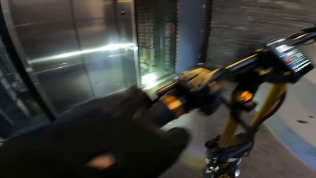 Full Throttle Evening Ride on a Kaabo Wolf King GT Electric Scooter смотреть онлайн