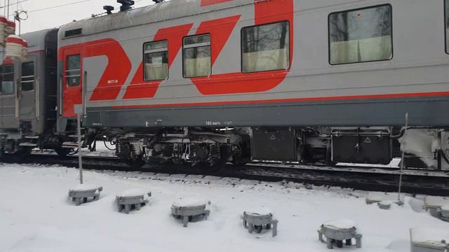 Электровоз ЭП2К-224 с пассажирским поездом №157 "Москва-Санкт Петербург" смотреть онлайн