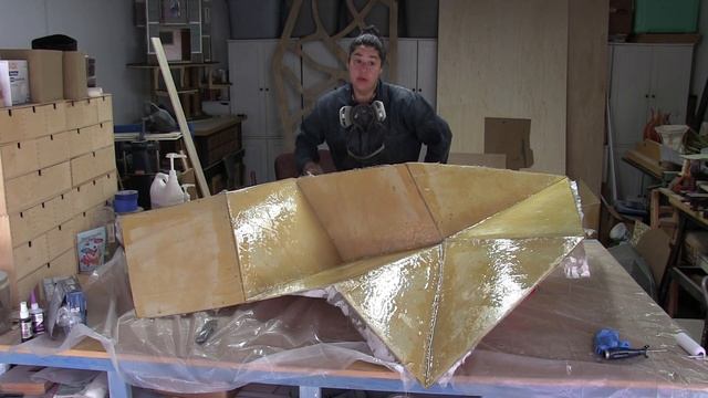 Don't Wake the Dragon: The build week 7 - full glass panels, fog machine & dragon eyes смотреть онлайн