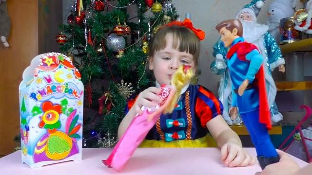 Кукла принцесса АВРОРА + ПРИНЦ + сладкий подарок от Деда Мороза смотреть онлайн