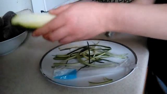 Julienne Vegetable Peeler Review I Love My Julienne Peeler! смотреть онлайн