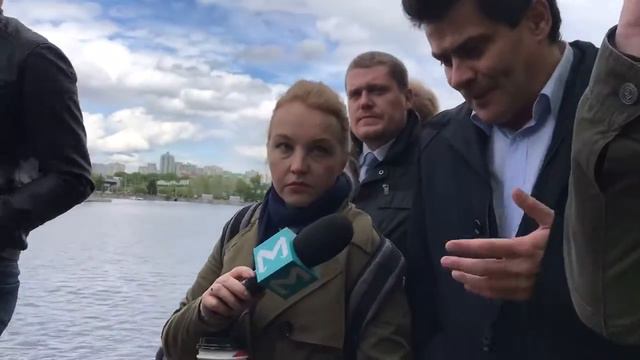 Прогулка вокруг сквера на Драме с мэром Высокинским смотреть онлайн