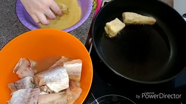 Рыба минтай жареная в сухарях. смотреть онлайн