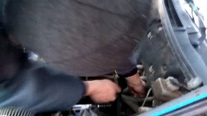 Как заменить тросик газа механической педали на ВАЗ Приора. Легкий монтаж резиновой заглушки троса!