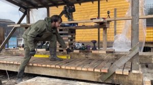 Стол верстак для распила досок / строительство каркасного дома