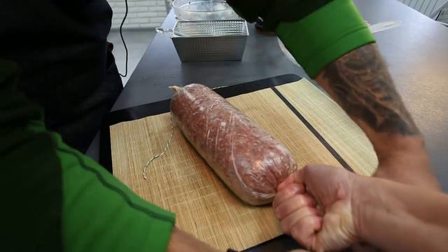 Колбасный рулет Варено-копченый. смотреть онлайн