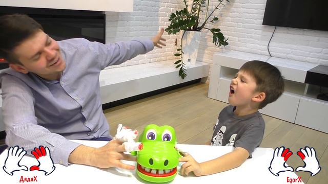 Крокодил откусывает пальцы!!! Новая суперская игрушка, EgorX смотреть онлайн