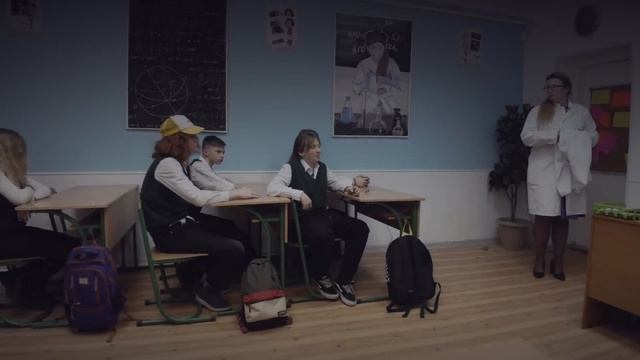 От первого лица: Школа 4 ?СУМАСШЕДШИЙ ДИРЕКТОР ПЕРЕВЕРНУЛ ШКОЛУ ?ТРУДНЫЕ ПОДРОСТКИ ГЛАЗАМИ ШКОЛЬНИК смотреть онлайн