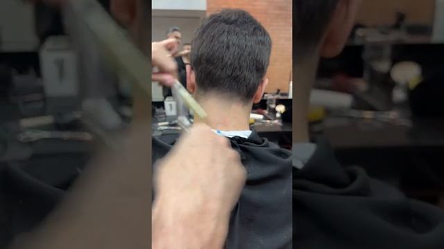 Como fazer corte clássico com pente corrido e taper fade смотреть онлайн