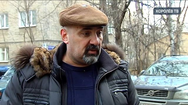 В Королеве упавшее дерево повредило автомобили и линию электропередач смотреть онлайн