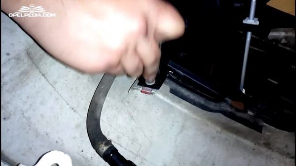 Opel Signum/Vectra C Tutorial: How To Change Fog Lamps