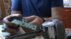 замена аккумуляторов в пылесосе "Электролюкс"Часть 2