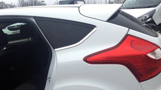 Ford Focus 1.6 Zetec 5dr Walkaround Frozen White смотреть онлайн