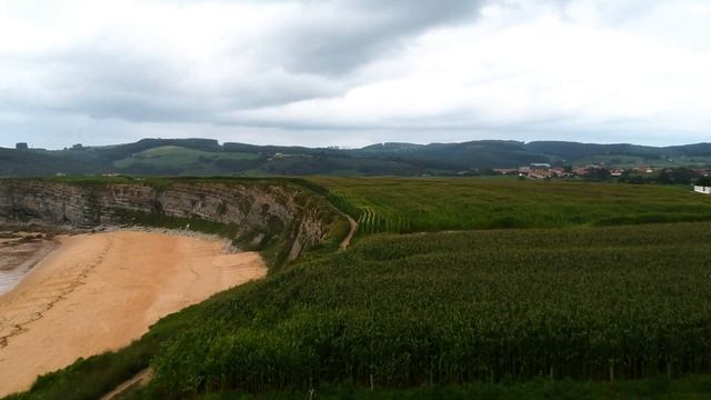 Playa de Langre un dia cualquiera de verano смотреть онлайн