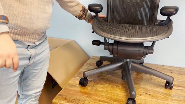 Herman Miller Classic Aeron W/PostureFit - Unboxing And Installation