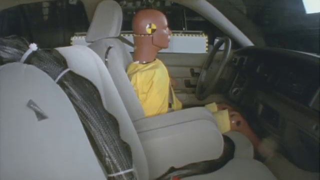 2007 Ford Crown Victoria side IIHS crash test смотреть онлайн