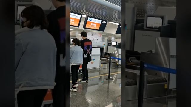 迪玛希Dimash, [20200110] At Ningbo airport（From Ningbo to Taiyuan ） смотреть онлайн