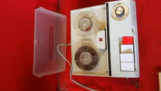 Один из первых транзисторных магнитофонов Panasonic RQ-303 (1964г. выпуска) смотреть онлайн