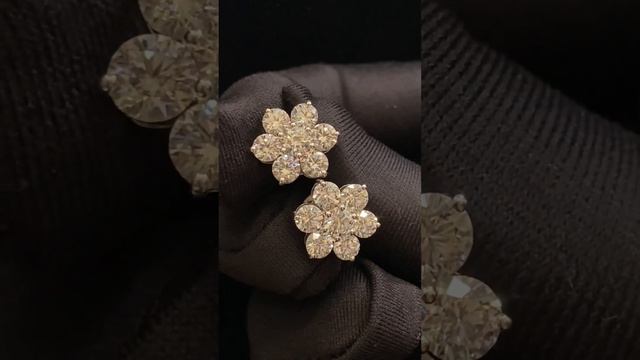 Stunning 4.40 Carats Round Brilliant Cut Diamonds Stud Earrings In Certified 14Karat White Gold смотреть онлайн