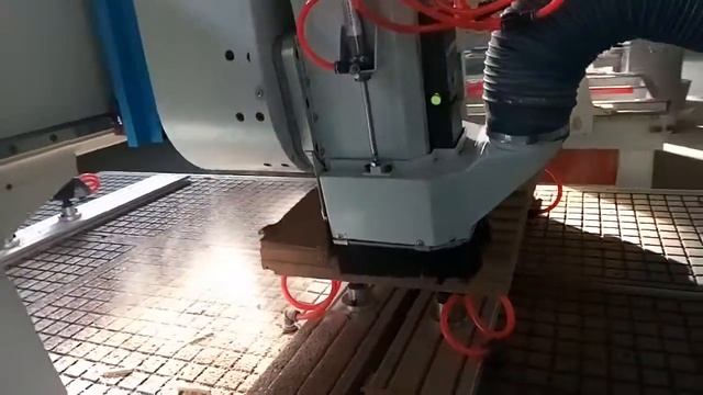 4-осевой фрезерный станок с автоматической сменой инструмента(2) смотреть онлайн