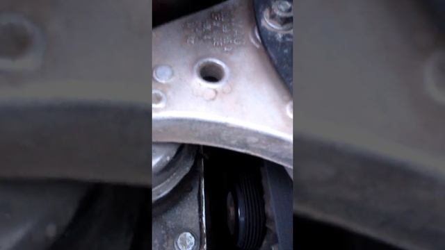 свистит помпа на холодную ,шкода фабия 1. смотреть онлайн