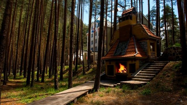 Мангал на территории отеля Sky-Эльбрус. Приэльбрусье.