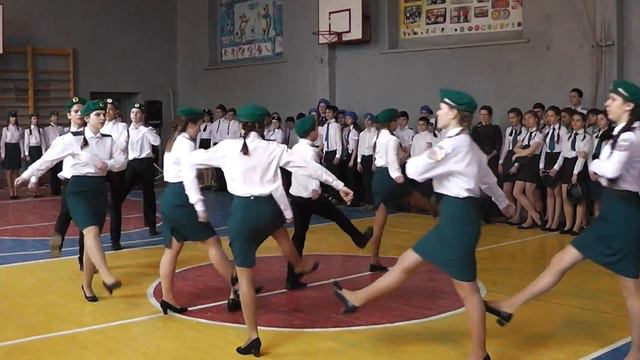 Смотр строя и песни. Выступление 8Б класса смотреть онлайн