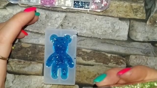 Подвеска из эпоксидной смолы с нуля. Медведь из эпоксидной смолы. Мастер-класс. смотреть онлайн