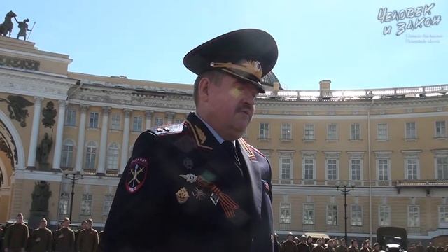 Военная автоколонна прошла по Дворцовой площади смотреть онлайн