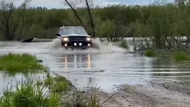 2003 FORD EXPLORER 4.6 V8 offroad action on Milestar Patagonia 285s смотреть онлайн