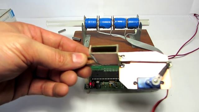 Электромагнитная пушка Гаусса на микроконтроллере смотреть онлайн