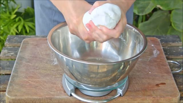 Tangyuan, Chinese Glutinous Rice Balls With Black Sesame (黑芝麻汤圆)