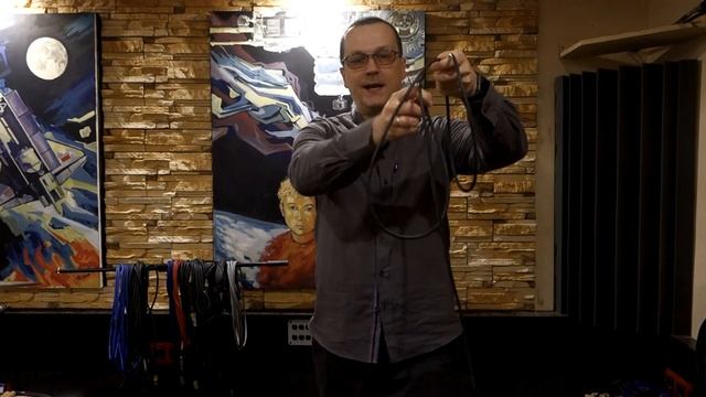 Как правильно сматывать гитарные и микрофонные кабели. смотреть онлайн