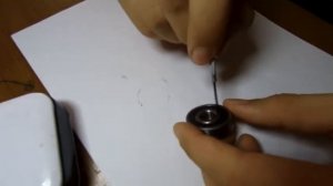 Как снять резиновый пыльник с подшипника.