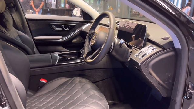 New 2022 Mercedes-Benz S580 e black color | First Look! exterior and interior смотреть онлайн