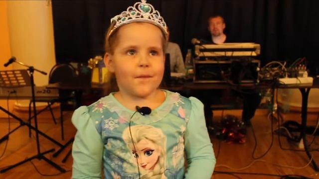 Новогодний праздник "Волшебный фонарик" 2-й. Образовательный центр "Лингва-Плюс" смотреть онлайн