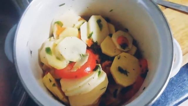 Блюдо из картошки и фаршевых тарталеток. Картофель с фаршем и помидорами. Готовим дома на кухне. смотреть онлайн