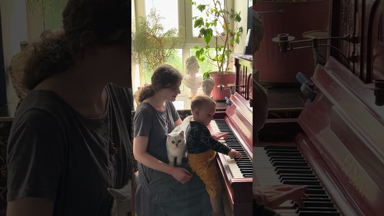 Гавриил играет чистую кварту от разных клавиш - Gavriil Plays Perfect Fourth From White Keys