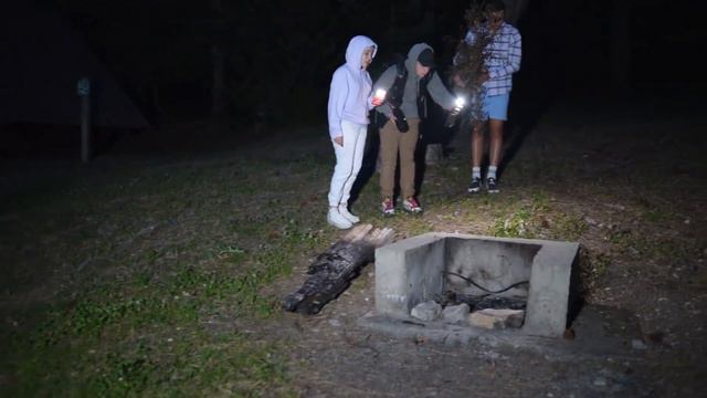 J'ai DORMI dans la forêt la PLUS HANTÉ de France.. (7 morts depuis 2015) смотреть онлайн