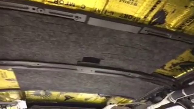 Виброизоляция хороша не только внешне, но и по своим характеристикам, вторым слоем войлок на крышу