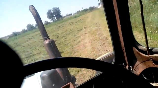 Ворушу (ворочаю) сено на МТЗ-80! смотреть онлайн