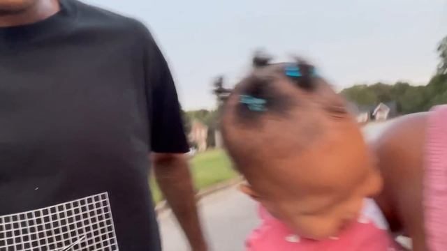 GIRL RIDES UNICORN FOR THE FIRST TIMES AND BUMPS HER HEAD… смотреть онлайн