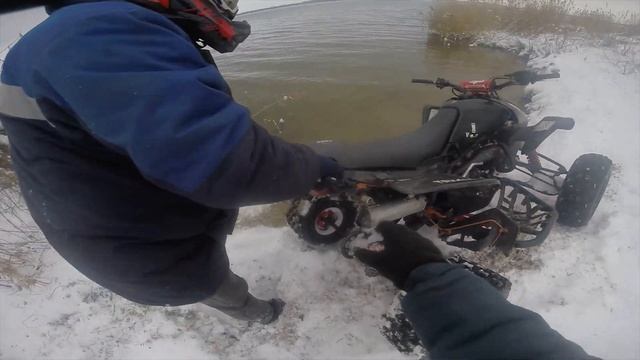 МНОГО МНОГО СНЕГА! СПРАВЯТСЯ ЛИ КИТАЙСКИЙ КВАДРОЦИКЛ MOTOLAND WILD TRACK 200 И HONDA TRX250R С НИМ? смотреть онлайн