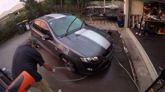 Washing the GT-F351 Ford Falcon. GT Legend! смотреть онлайн